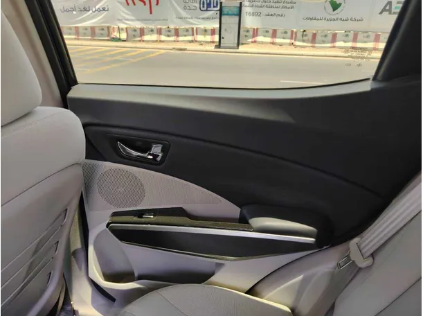 Car image 34
