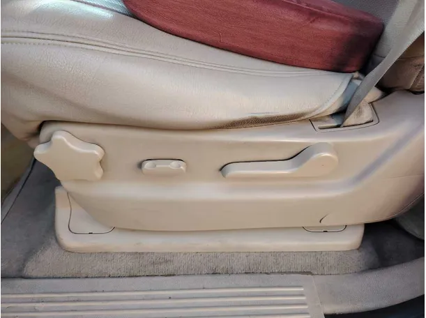 Car image 30