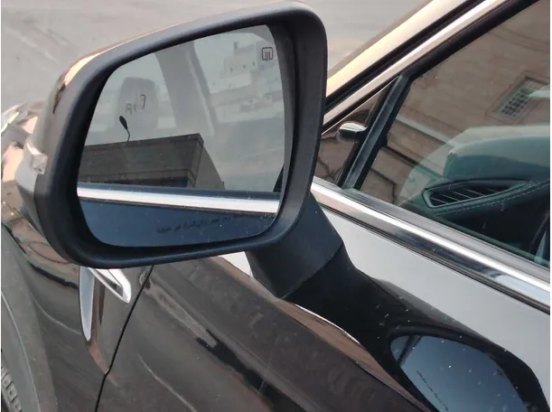 Car image 32