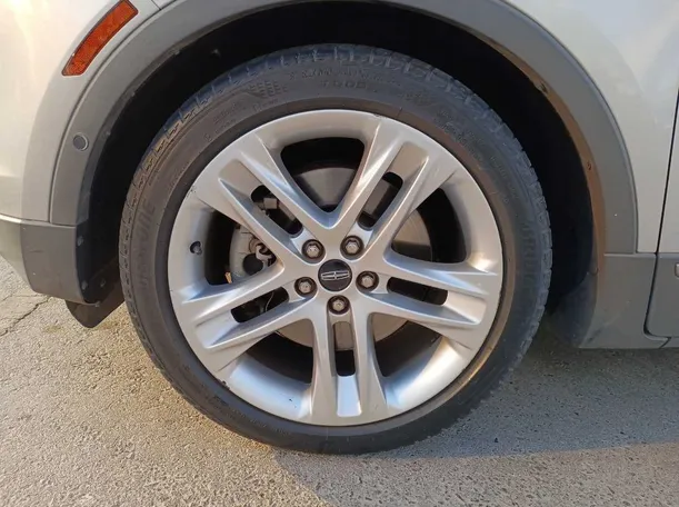 Car image 9