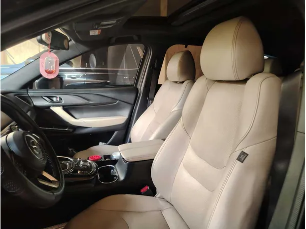 Car image 18