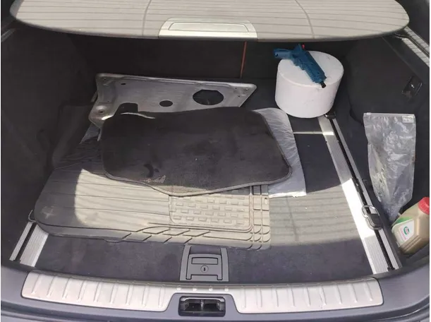 Car image 30