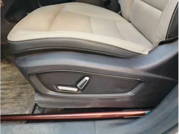 Car image 40