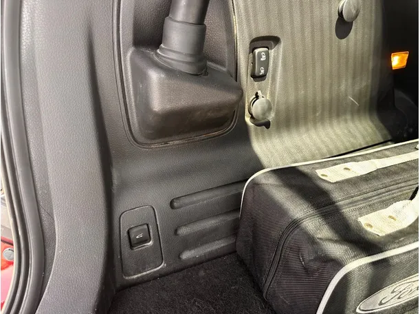 Car image 28
