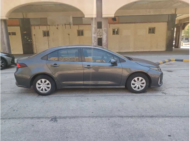 Car image 4