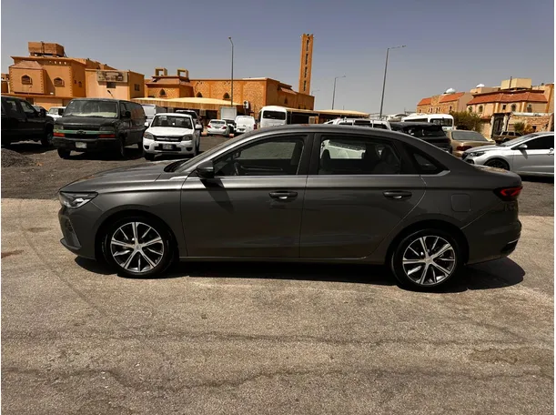 Car image 8