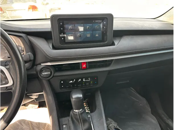 Car image 19