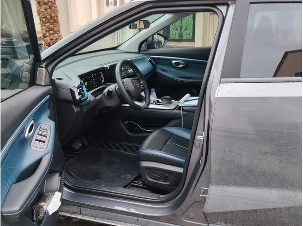 Car image 13