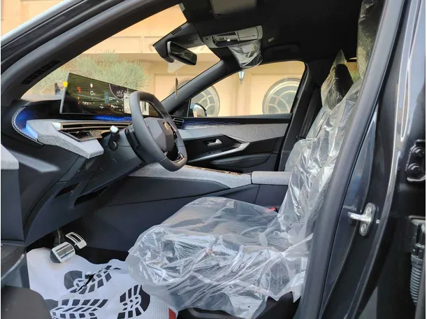 Car image 13