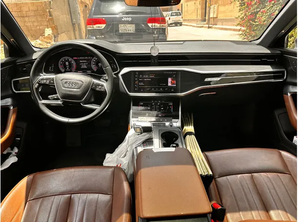 Car image 17