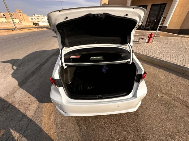 Car image 23