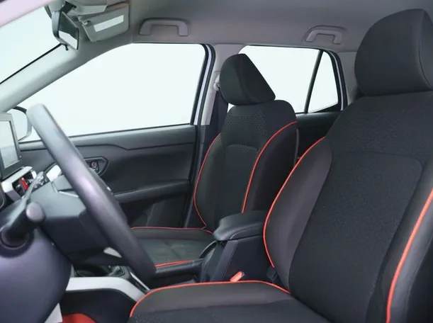 Car image 8