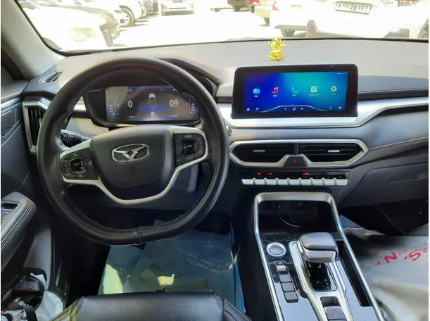 Car image 15