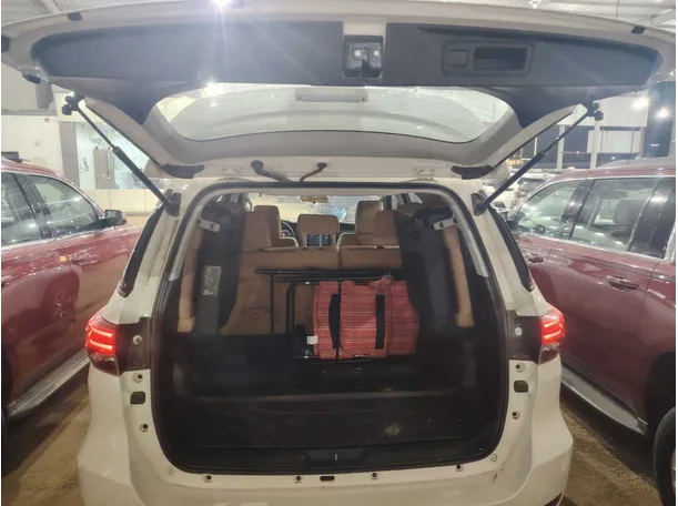 Car image 32