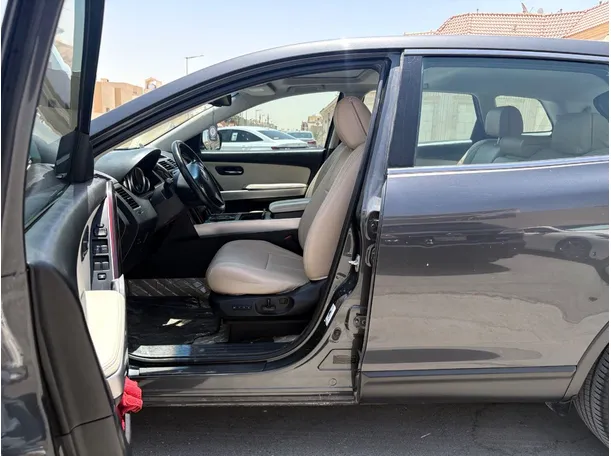 Car image 12