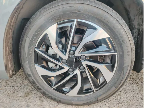 Car image 10