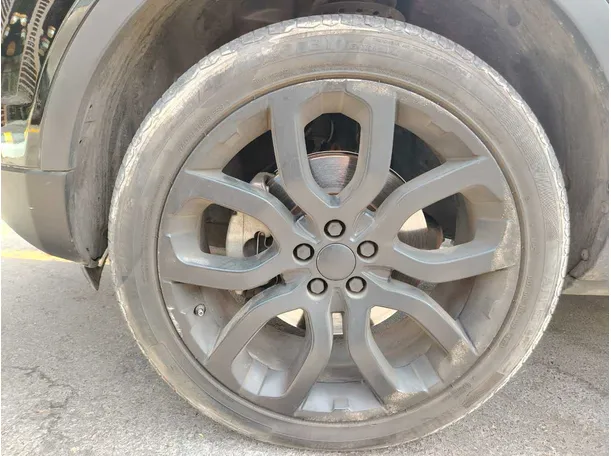 Car image 10