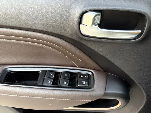 Car image 27