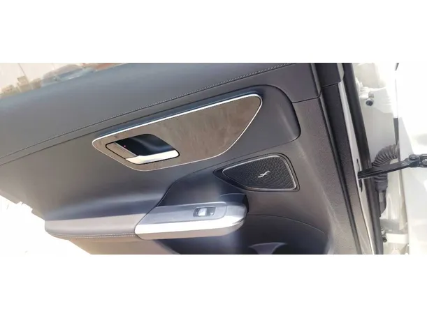 Car image 30