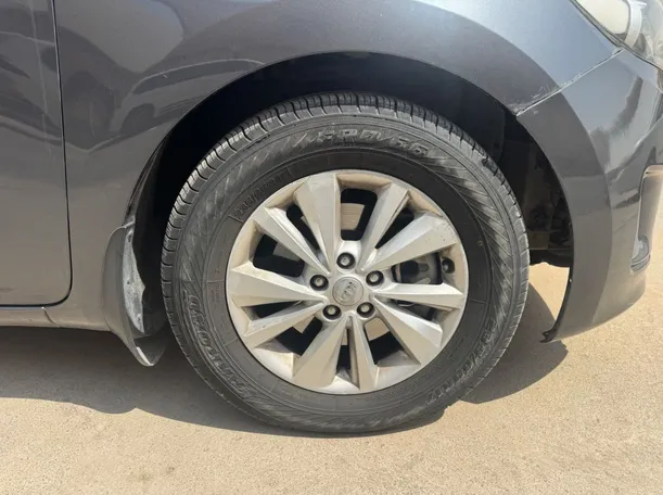 Car image 9