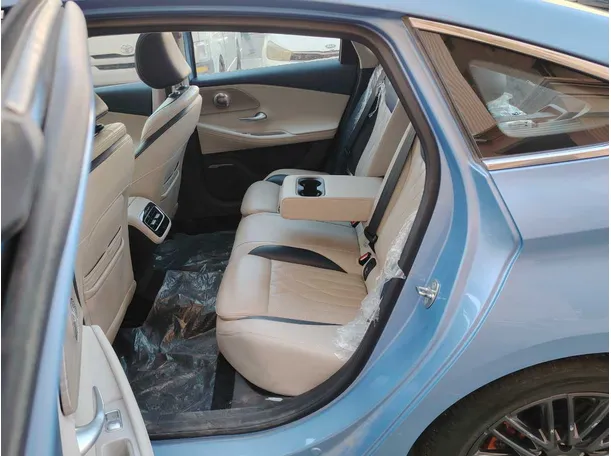 Car image 15