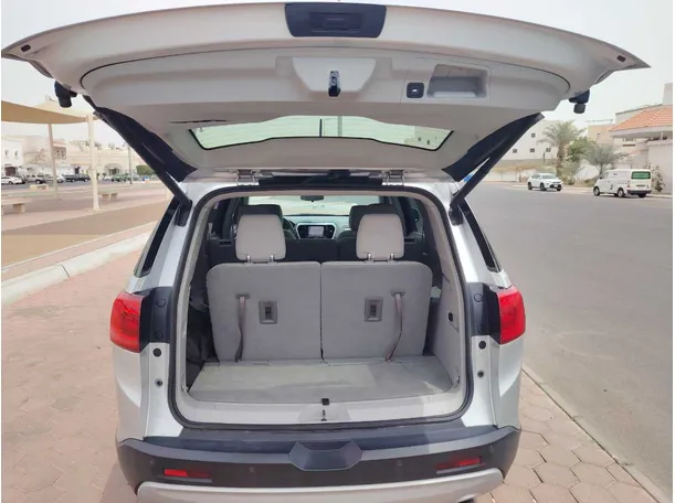 Car image 25