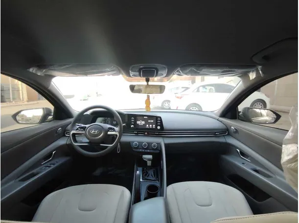 Car image 18