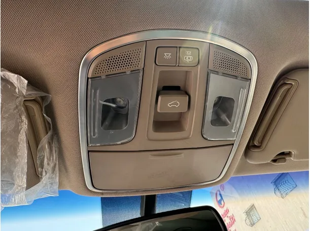 Car image 24
