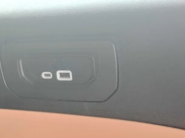 Car image 31