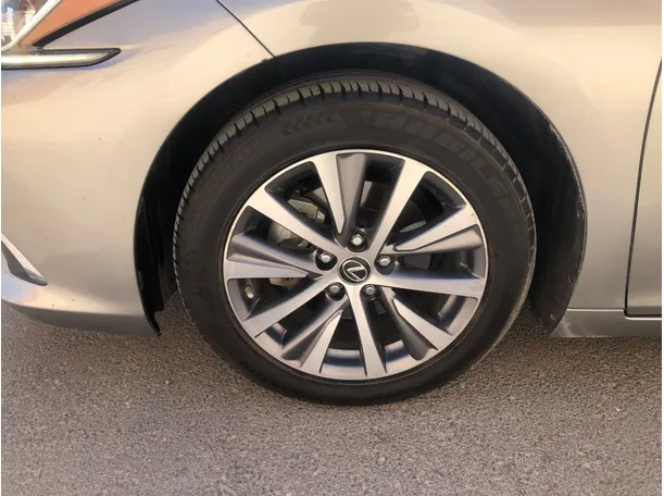 Car image 10