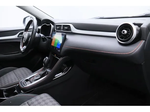 Car image 10