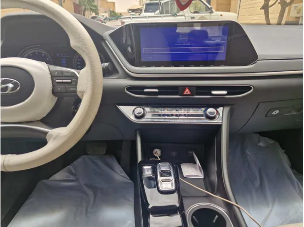 Car image 15