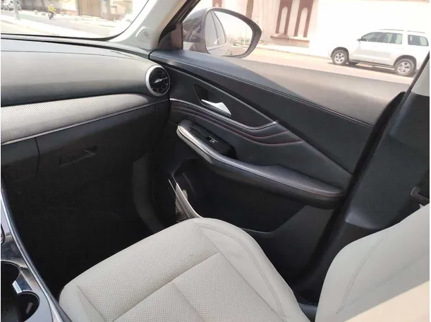 Car image 36