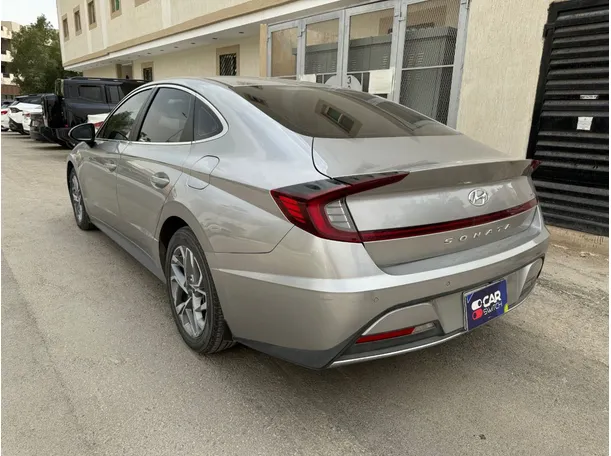 Car image 6