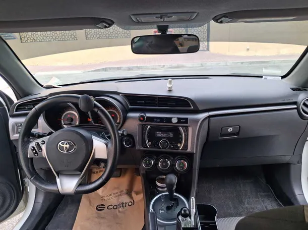Car image 14