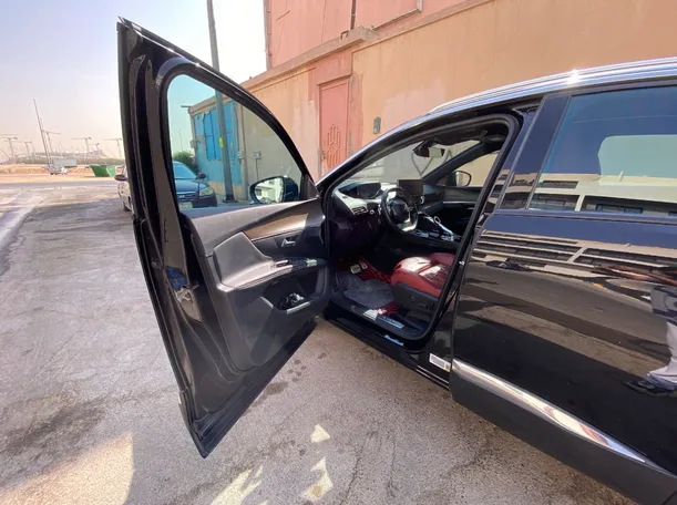 Car image 10