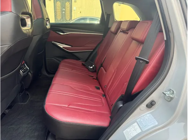 Car image 14