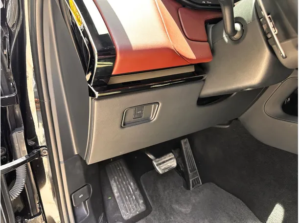 Car image 32