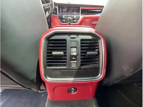 Car image 26