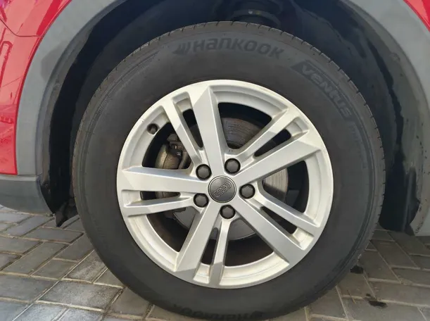 Car image 10
