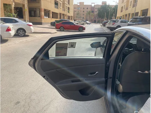Car image 14