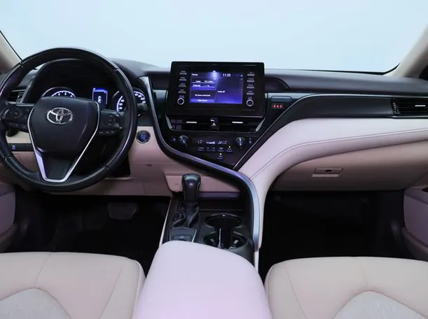 Car image 14