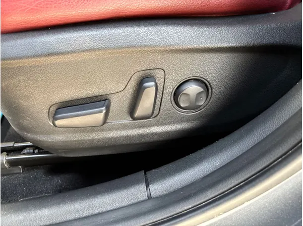 Car image 27