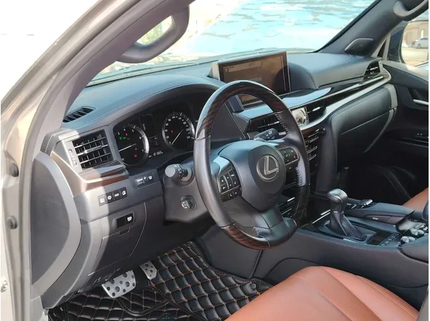 Car image 13