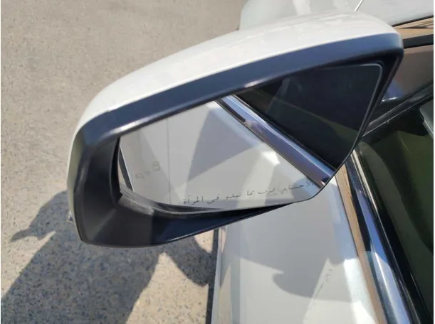 Car image 30