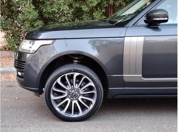 Car image 9