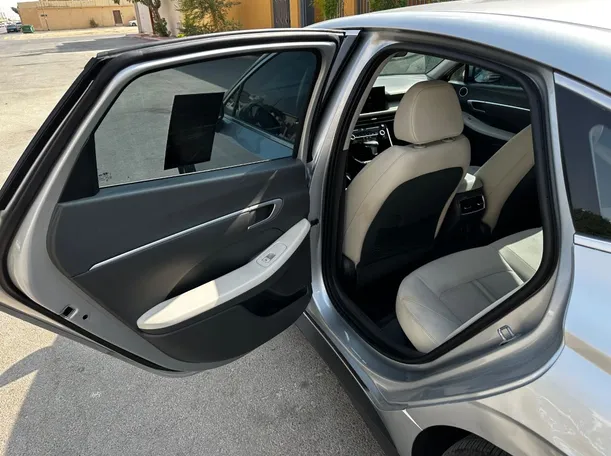 Car image 13