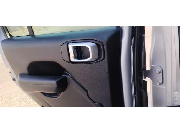 Car image 27