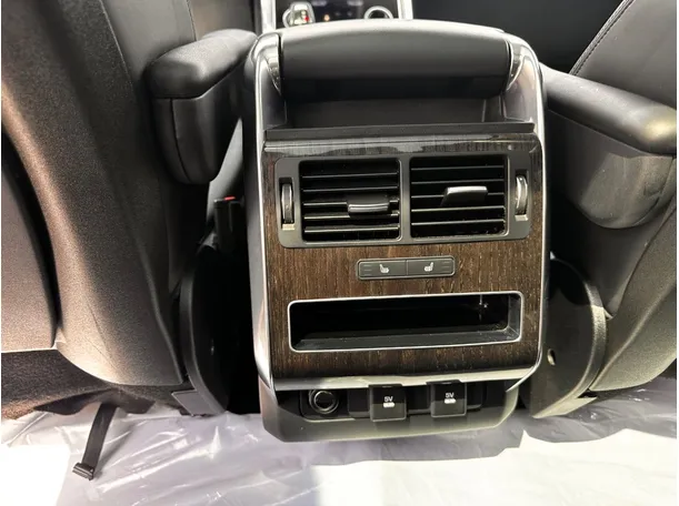Car image 27