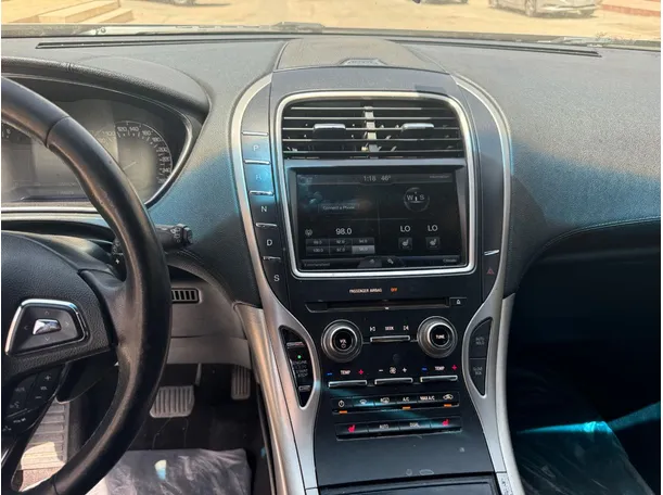 Car image 16